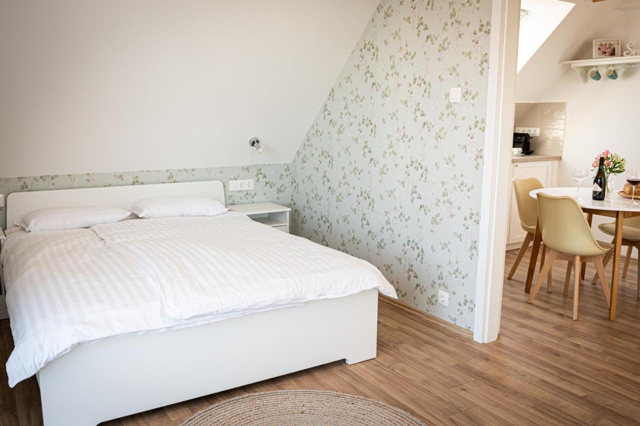 Szigligeti Mandula Kert Vendeghaz Apartment ภายนอก รูปภาพ