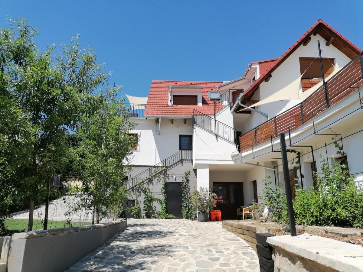 Szigligeti Mandula Kert Vendeghaz Apartment ภายนอก รูปภาพ